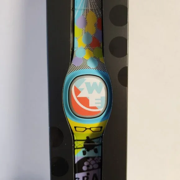 Disney Pixar Up Magic Band + Plus With Charging Cable 2022 Authentic New - Picture 2 of 3
